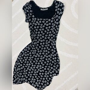 Vintage 90’s Daisy Cap Sleeve Mini Dress | Fits S/M